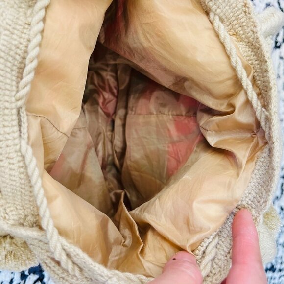 Hand punch needles Wayuu bucket bag in floral design - Picture 5 of 5